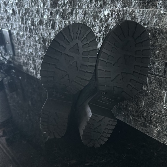 Ladies Dirty Laundry boots, size 9, only worn once, stretchy fabric upper. - Picture 4 of 5